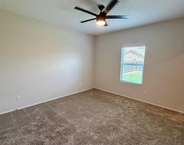 1104 Minnow Ln - Photo Thumbnail 9
