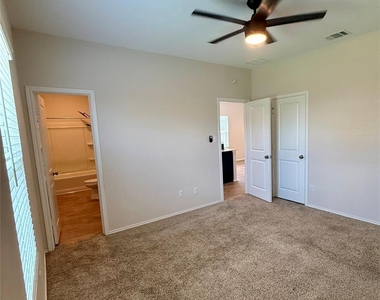 1104 Minnow Ln - Photo Thumbnail 10
