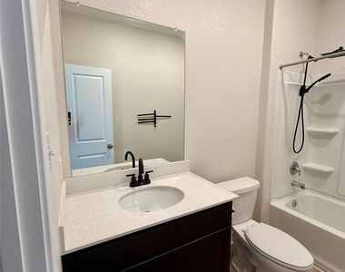 1104 Minnow Ln - Photo Thumbnail 15