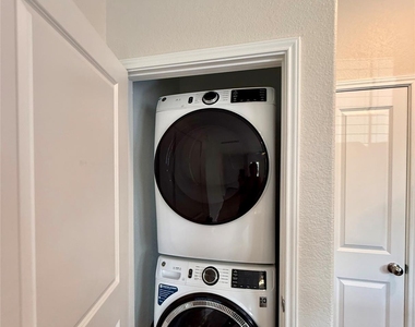 1104 Minnow Ln - Photo Thumbnail 8