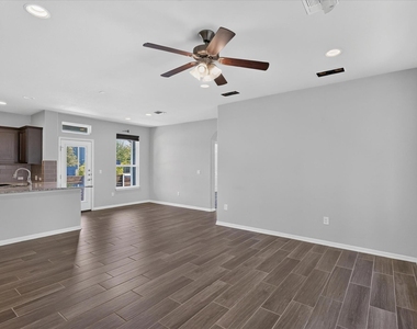 8901 Panhandle Dr - Photo Thumbnail 7