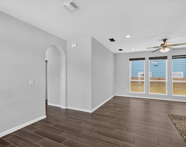 8901 Panhandle Dr - Photo Thumbnail 12