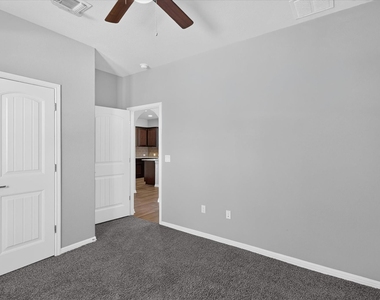 8901 Panhandle Dr - Photo Thumbnail 17