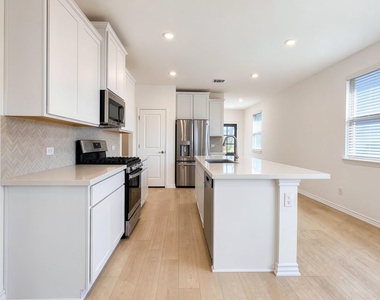 366 Papaya Dr - Photo Thumbnail 16