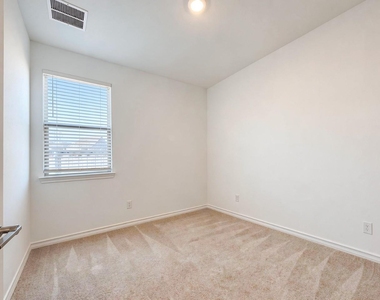 366 Papaya Dr - Photo Thumbnail 5