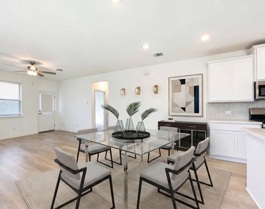 366 Papaya Dr - Photo Thumbnail 12