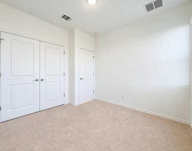366 Papaya Dr - Photo Thumbnail 8