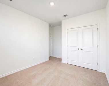 366 Papaya Dr - Photo Thumbnail 10