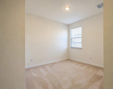 366 Papaya Dr - Photo Thumbnail 9