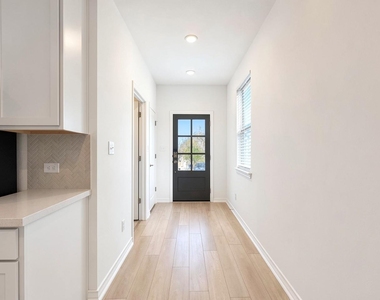 366 Papaya Dr - Photo Thumbnail 4