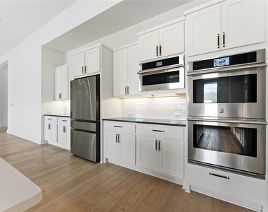 704 Prairie Clover Dr - Photo Thumbnail 7