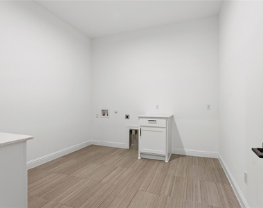 704 Prairie Clover Dr - Photo Thumbnail 30