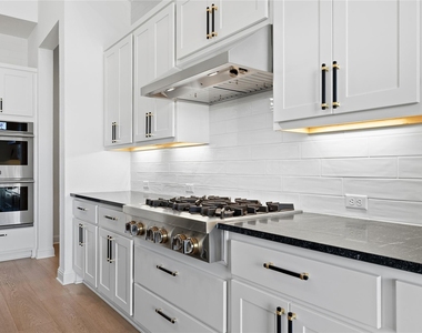 704 Prairie Clover Dr - Photo Thumbnail 8
