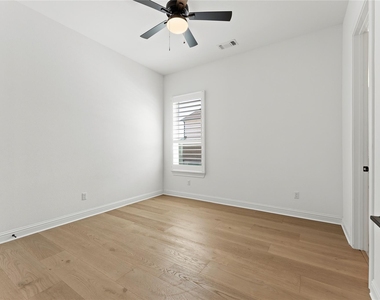 704 Prairie Clover Dr - Photo Thumbnail 24
