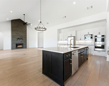 704 Prairie Clover Dr - Photo Thumbnail 5