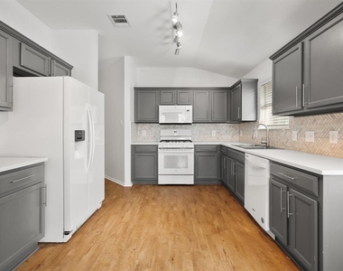 1416 Fort Lloyd Pl - Photo Thumbnail 6