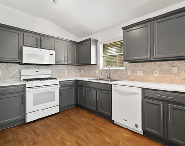 1416 Fort Lloyd Pl - Photo Thumbnail 4