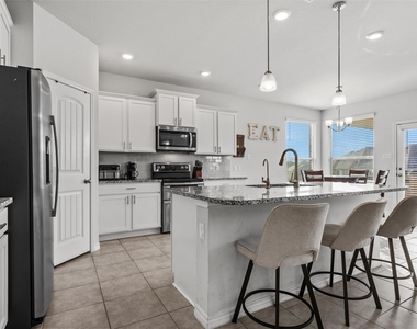 6113 Lavaca Dr - Photo Thumbnail 9