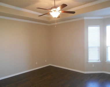 1707 Oakland Dr - Photo Thumbnail 15