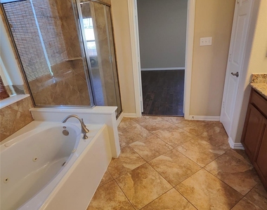 1707 Oakland Dr - Photo Thumbnail 12
