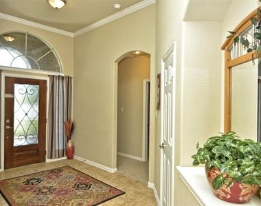 1707 Oakland Dr - Photo Thumbnail 2