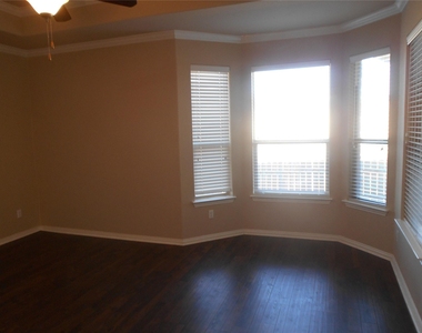 1707 Oakland Dr - Photo Thumbnail 18