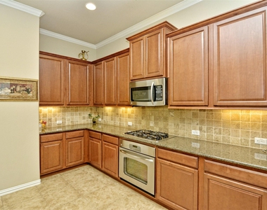 1707 Oakland Dr - Photo Thumbnail 7