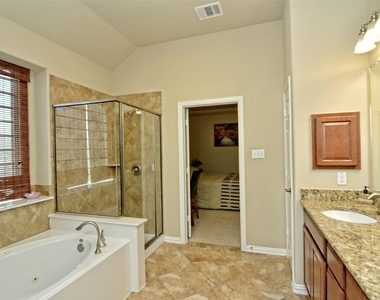 1707 Oakland Dr - Photo Thumbnail 11