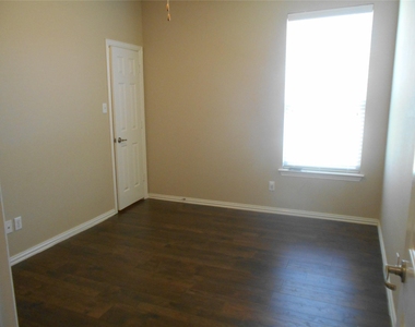 1707 Oakland Dr - Photo Thumbnail 20