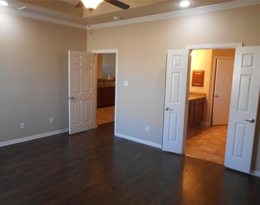 1707 Oakland Dr - Photo Thumbnail 17