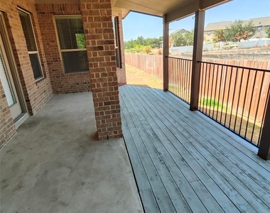 1707 Oakland Dr - Photo Thumbnail 28