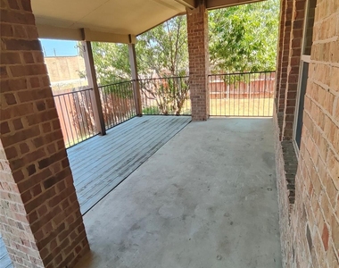 1707 Oakland Dr - Photo Thumbnail 27