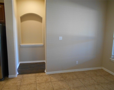 1707 Oakland Dr - Photo Thumbnail 14