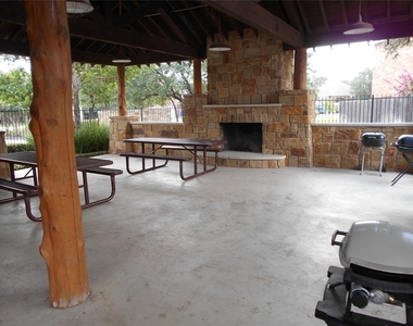 1707 Oakland Dr - Photo Thumbnail 30