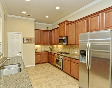 1707 Oakland Dr - Photo Thumbnail 6