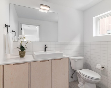 913 Tillery St - Photo Thumbnail 9