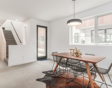 913 Tillery St - Photo Thumbnail 3