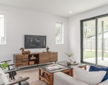 913 Tillery St - Photo Thumbnail 5