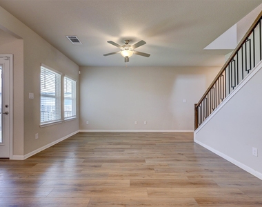 10205 Mager Ln - Photo Thumbnail 8