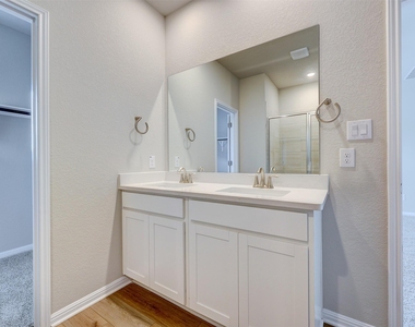 10205 Mager Ln - Photo Thumbnail 17