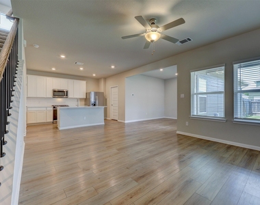 10205 Mager Ln - Photo Thumbnail 6