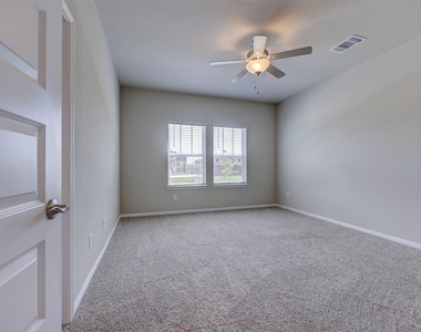 10205 Mager Ln - Photo Thumbnail 15