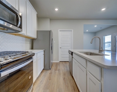 10205 Mager Ln - Photo Thumbnail 12