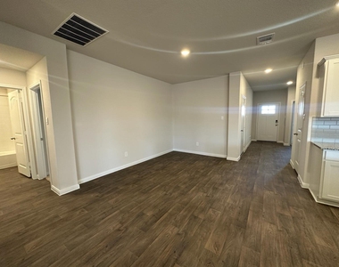 113 Briggs Ln - Photo Thumbnail 17
