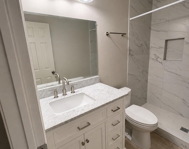 838 N Monroe St - Photo Thumbnail 5