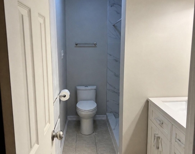 838 N Monroe St - Photo Thumbnail 8