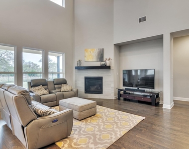 7100 Trissino Dr - Photo Thumbnail 9