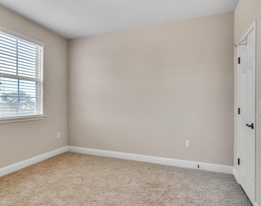 7100 Trissino Dr - Photo Thumbnail 18