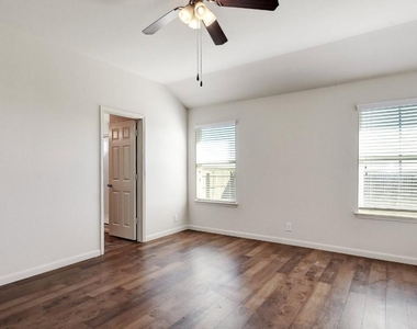 409 Teron Dr - Photo Thumbnail 7