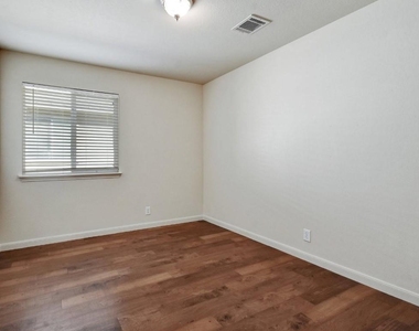 409 Teron Dr - Photo Thumbnail 12